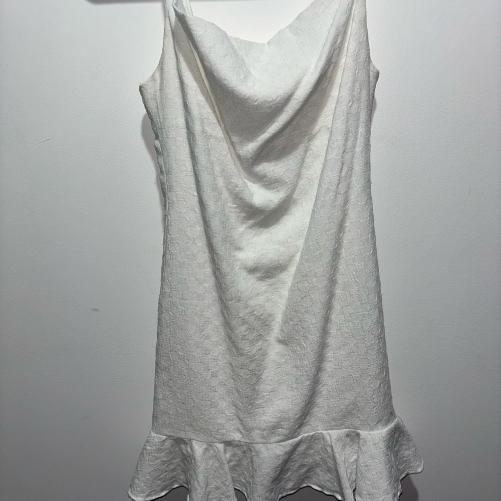 Elegant White Sleeveless Dress